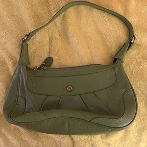 green shoulder bag